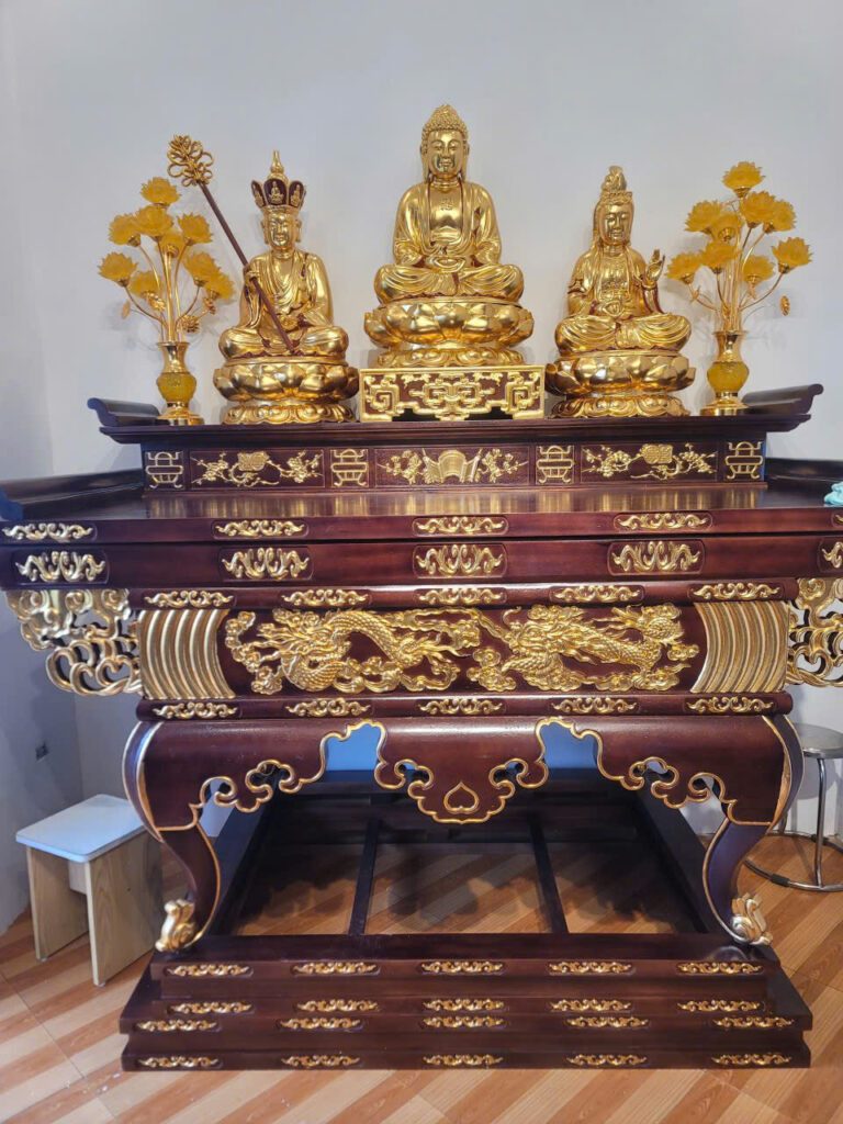 Bàn thờ Phật tư gia sơn son thếp vàng hoàn thiện