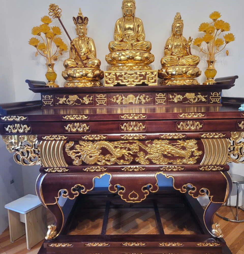 Bàn thờ Phật tư gia sơn son thếp vàng hoàn thiện